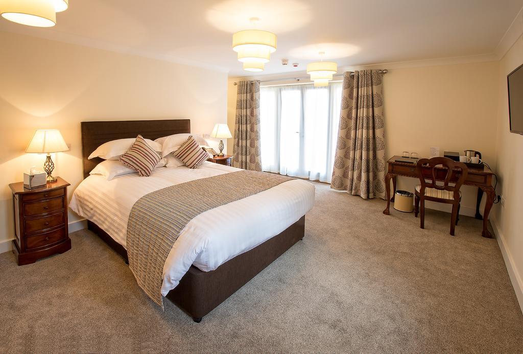 The Bishops Table Hotel Farnham  Dış mekan fotoğraf
