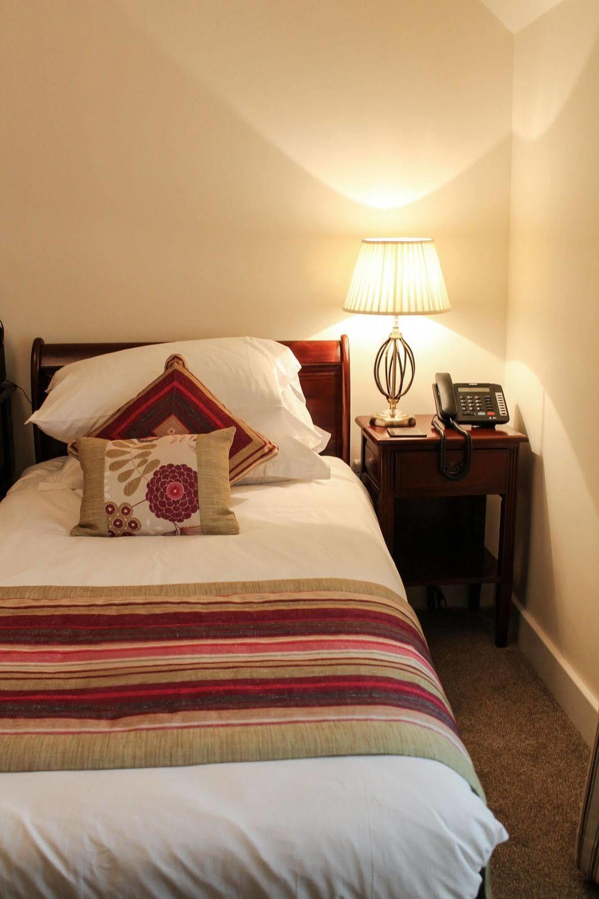 The Bishops Table Hotel Farnham  Dış mekan fotoğraf