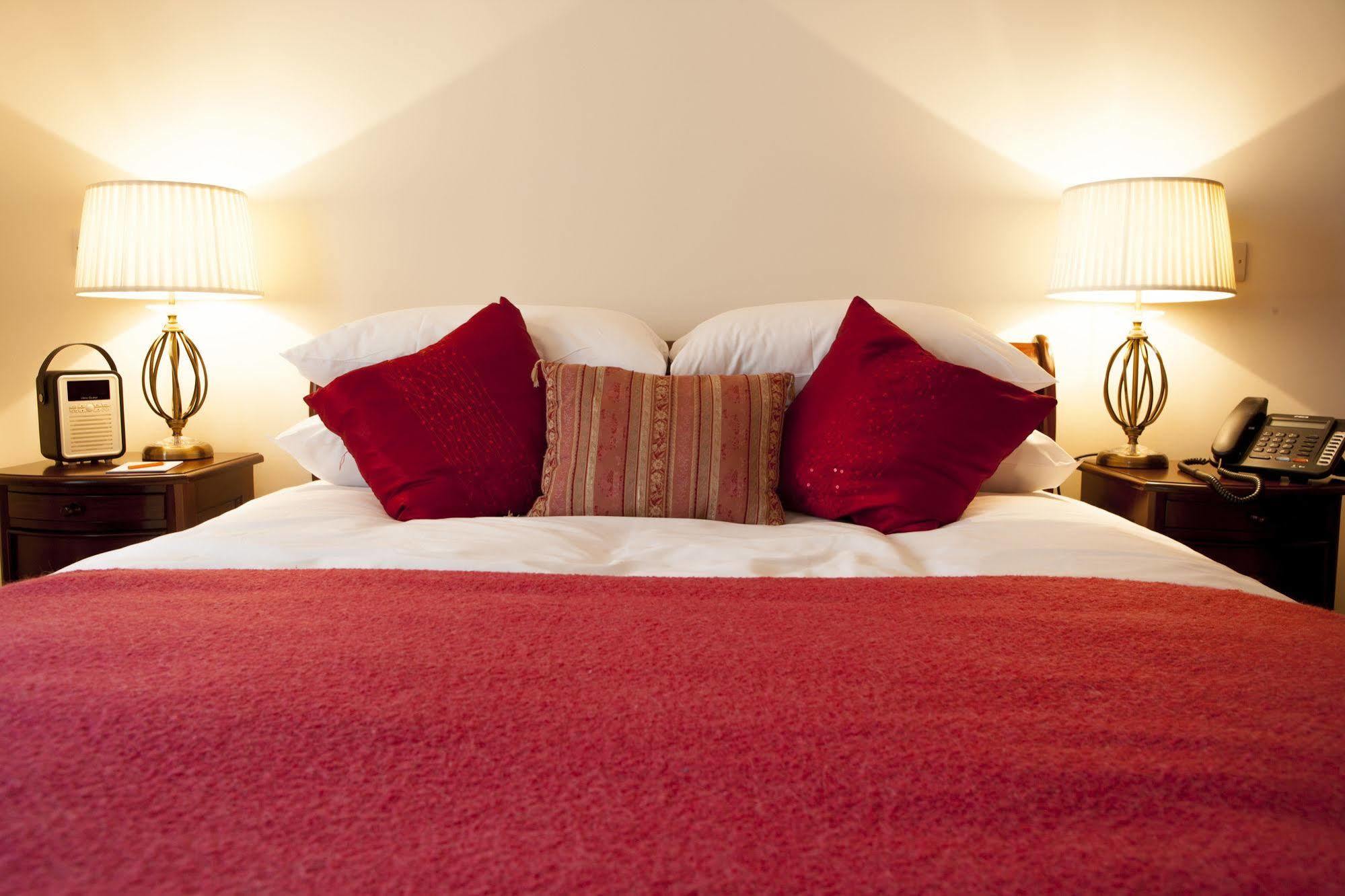 The Bishops Table Hotel Farnham  Dış mekan fotoğraf